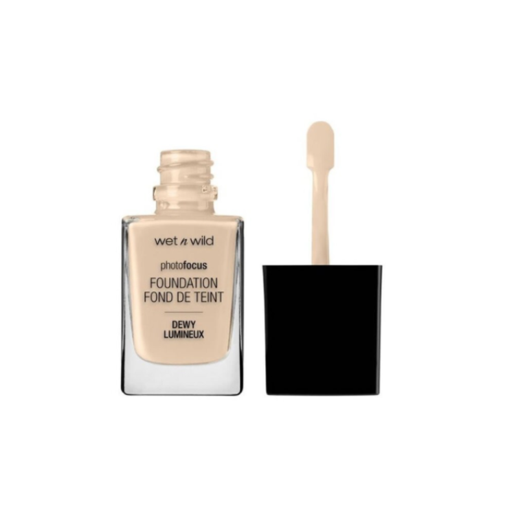 Fond de teint PhotoFocus ™ Dewy Nude Ivory 520E Wet N Wild® 1 Fond de teint PhotoFocus ™ Dewy Nude Ivory 520E Wet N Wild® 1